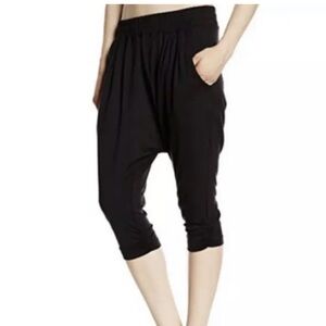 Nike Womens Black Avant Move Capri Pants - 620398-010 - Black Small Harem Gaucho